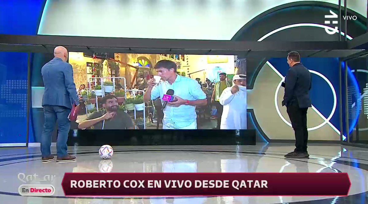 Roberto Cox terminó fumando en hookah en cómico despacho desde Qatar: "Estamos probando de todo"