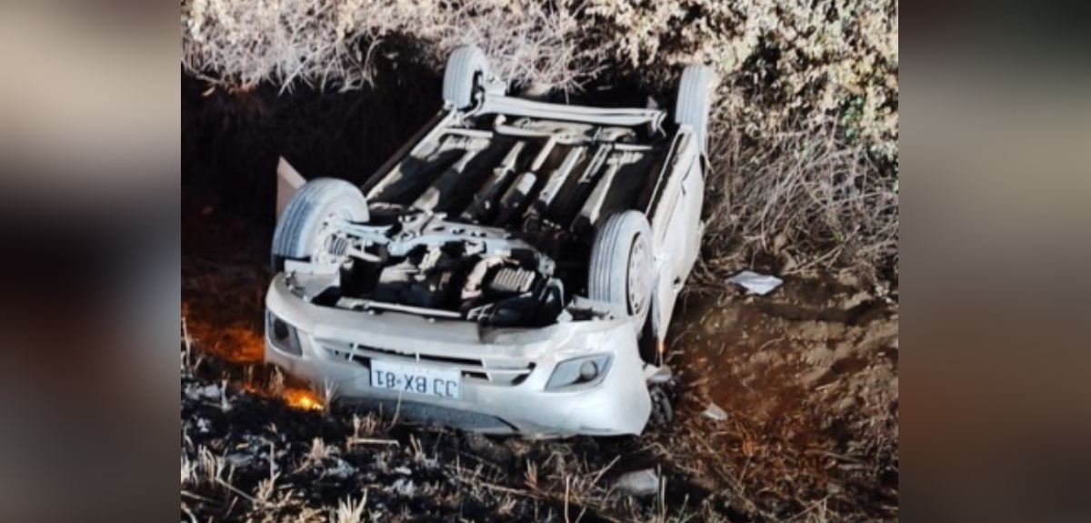 Niño de 10 años murió en accidente de tránsito en Cabrero: vehículo se volcó en Ruta 5 Sur