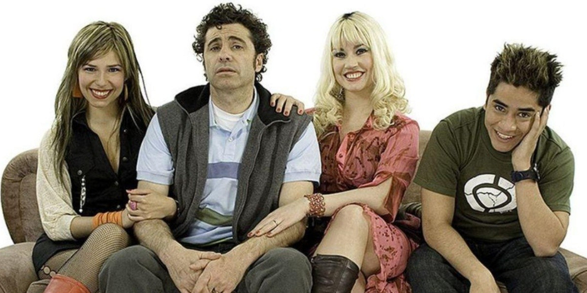 Revelan renovado set de Casado con hijos: protagonistas lucirán llamativos looks en nueva temporada