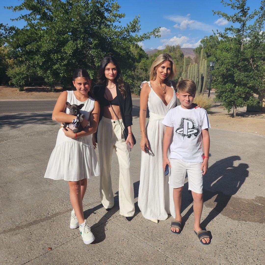 Desde Ben Brereton hasta Daniela Aránguiz: las postales navideñas de los famosos