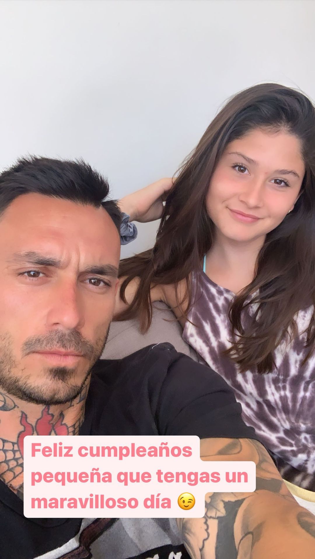 Mauricio Pinilla y Gissella Gallardo dedicaron emotivos saludos a su hija mayor.