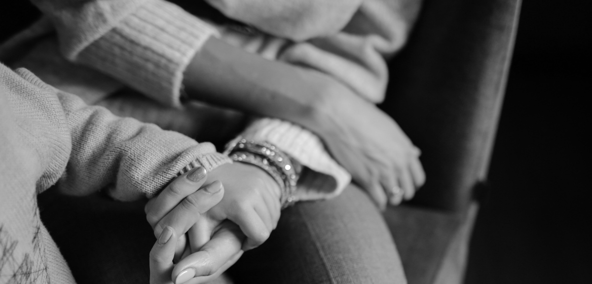 Hombre atacó con un cuchillo a su pareja y al hijo de ella en Las Condes: intentó quitarse la vida