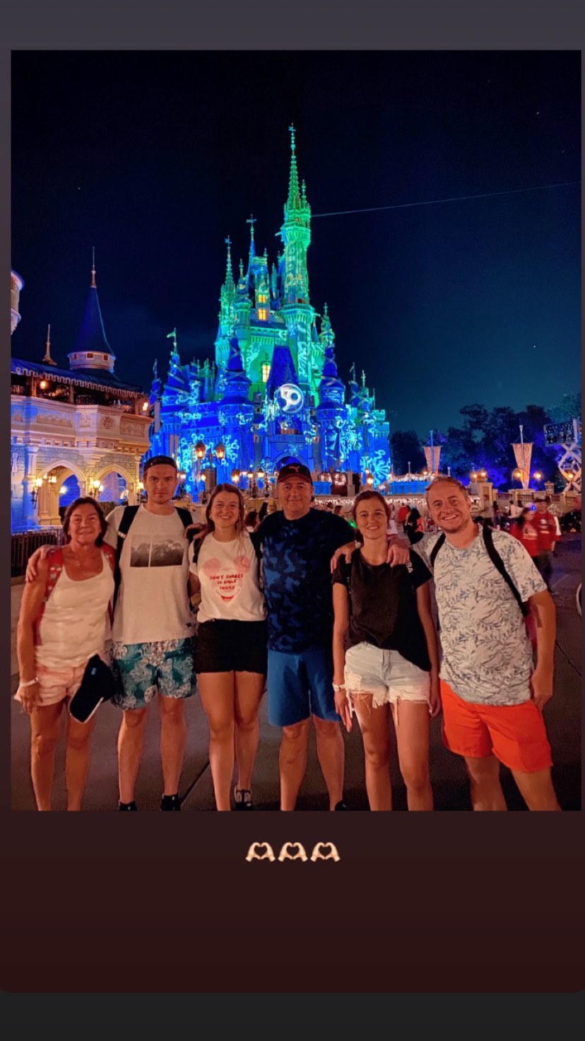 Jorge Hevia viajó a parque de Disney con toda su familia: compartió divertidas imágenes y videos