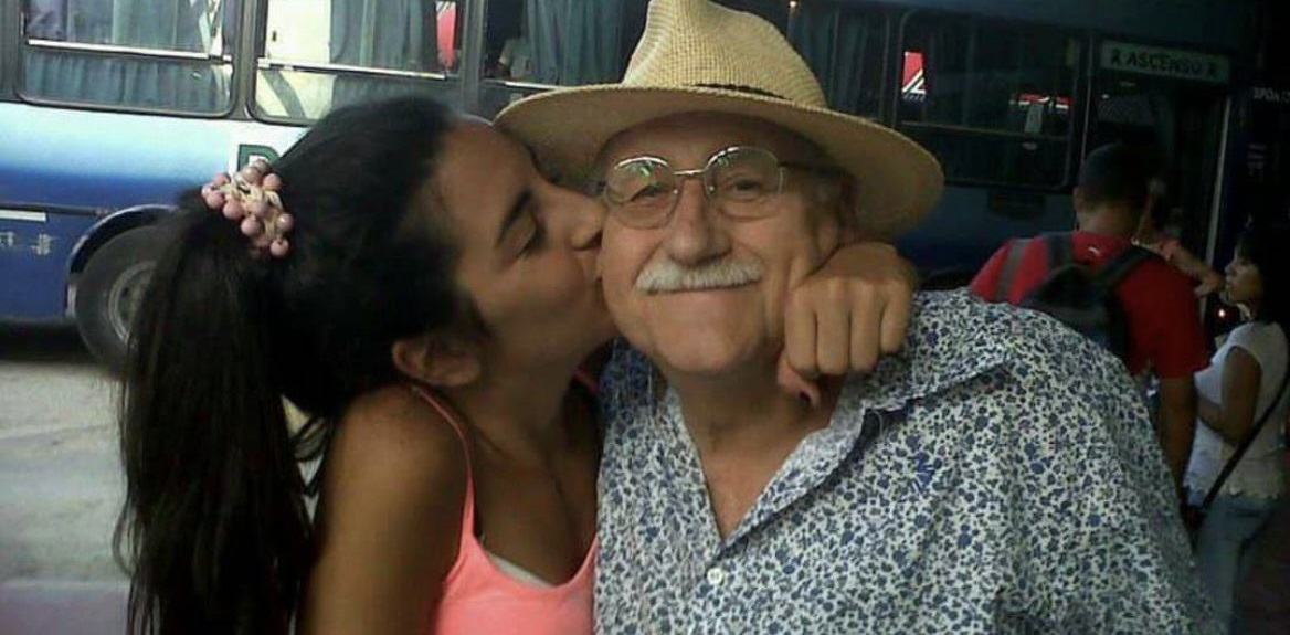 Joven argentina rompió en llanto tras graduarse y recibir carta de abuelo fallecido: 