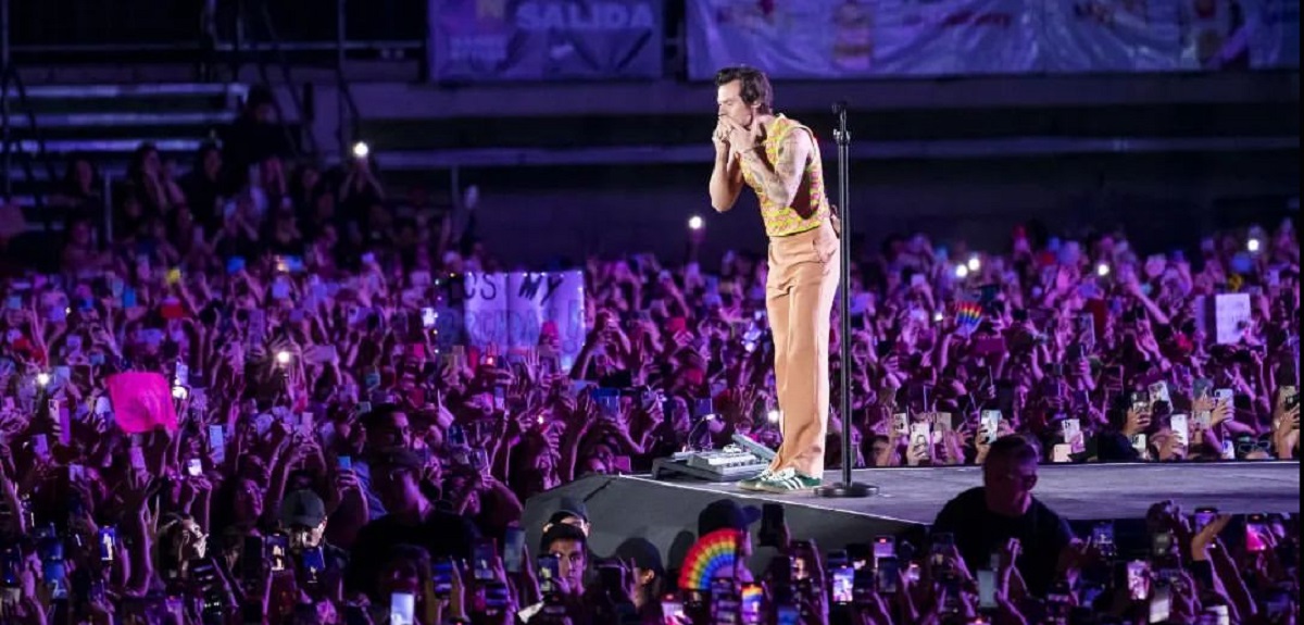 Harry Styles desató la locura e hizo vibrar el Estadio Bicentenario: así fue su show en Chile