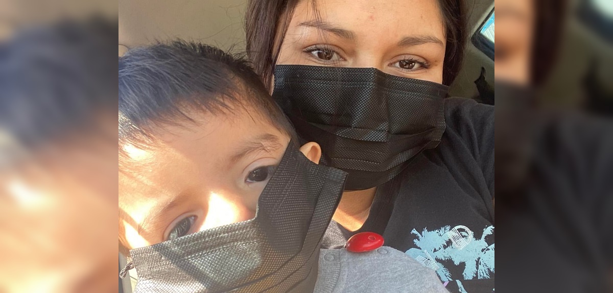 El drama de madre que necesita pagar millonaria deuda: vive sin luz y su hijo es electrodependiente