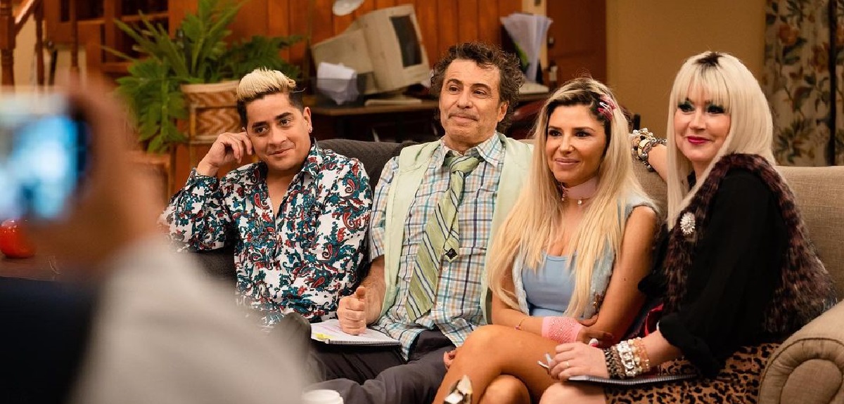 Con divertido cambio de look: Daniel Alcaíno se sumó a grabación de 'Casado con hijos'