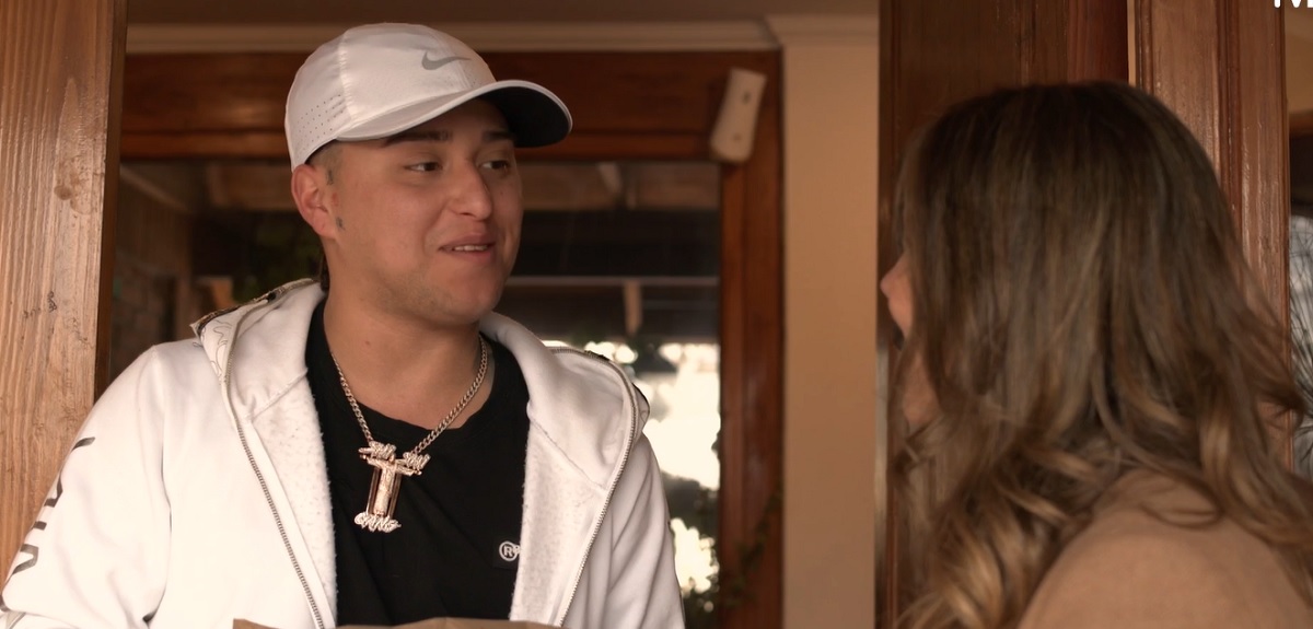 Pablo Chill-E mostró su amplia casa en Urbanos: imponente figura en la entrada impactó a Mari Godoy