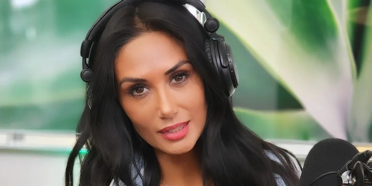 Pamela Díaz sufrió hilarante interrupción de su hijo en plena grabación de su podcast: “Me estresan”