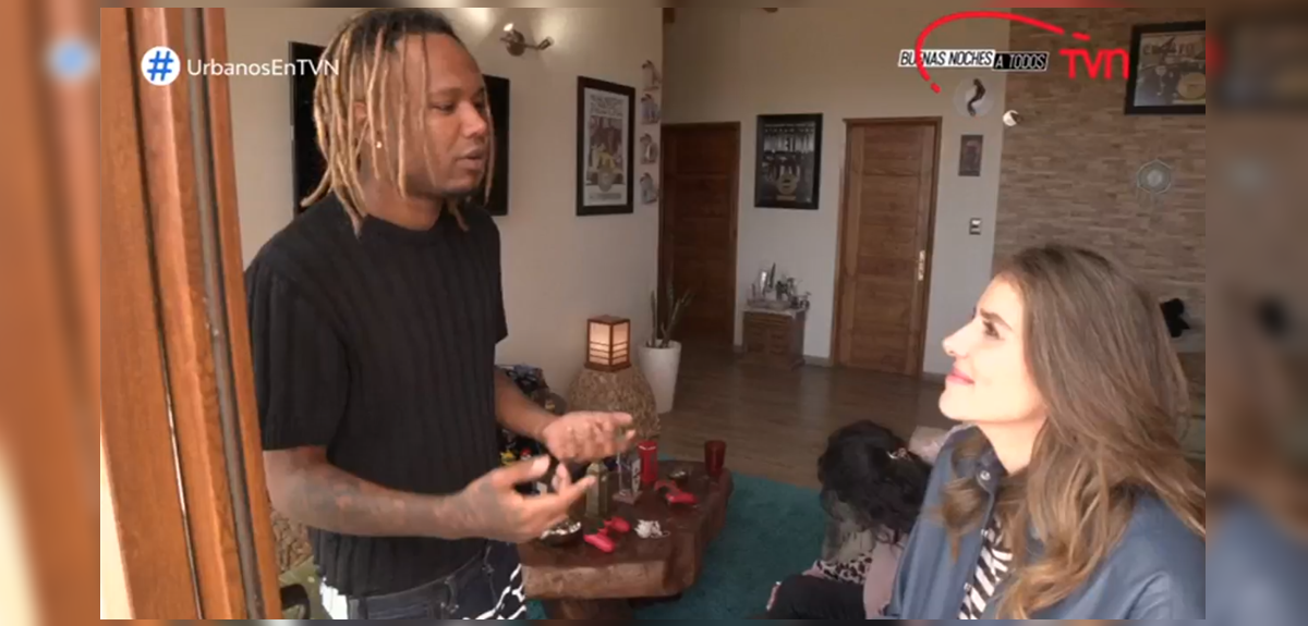 Polimá sorprendió con su gran y acogedora casa en Urbanos de TVN: tiene estudio de grabación