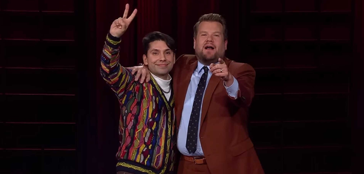 Con bromas a Boric y los antivacuna: el aplaudido debut de Frabrizio Copano en 'The Late Late Show'