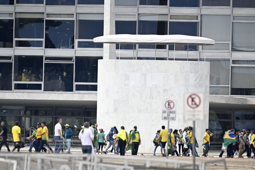 Las imágenes que dejó la violenta invasión de "bolsonaristas" en sedes de los tres poderes en Brasil.