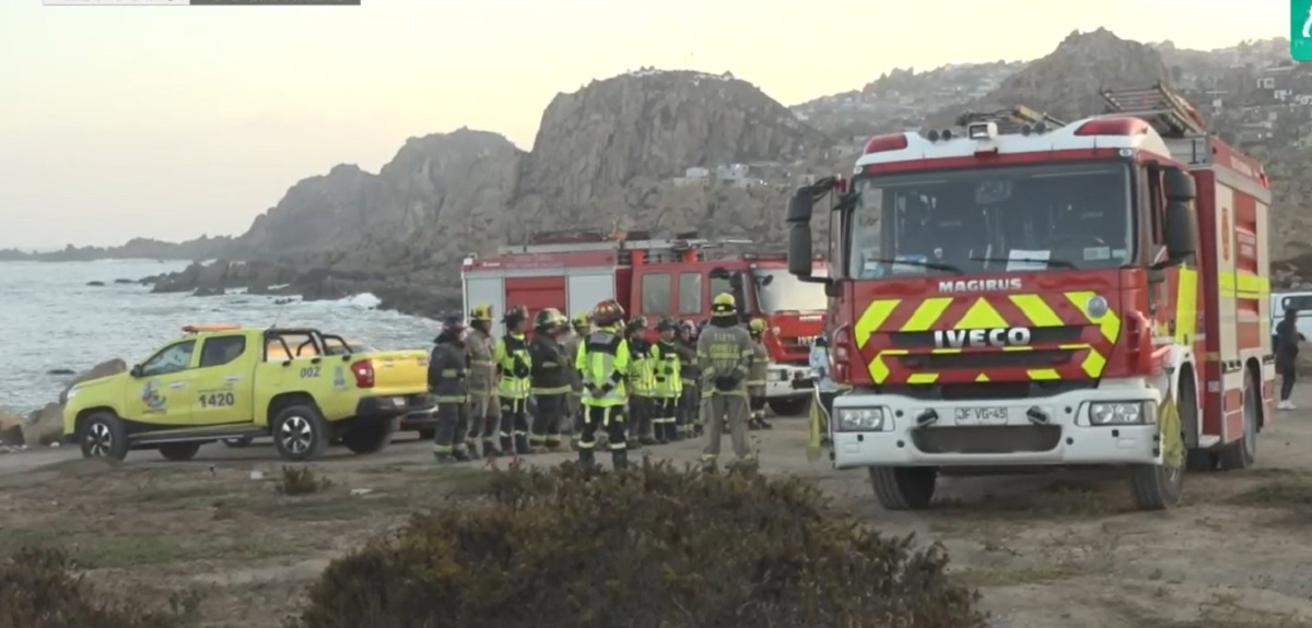 Intensa búsqueda de joven de 14 años que cayó al mar en Coquimbo: jugaba en roqueríos con amigos