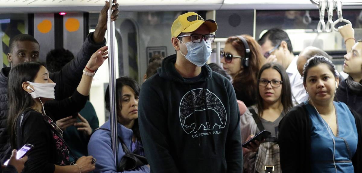 Expertos advierten alza de contagios por Covid en los próximos meses ante aparición de nuevas cepas