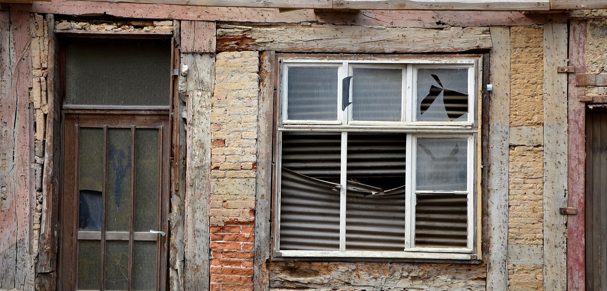 Hallan cuerpo en casa abandonada en Irlanda: curioso detalle revelaría que estuvo ahí más de 20 años