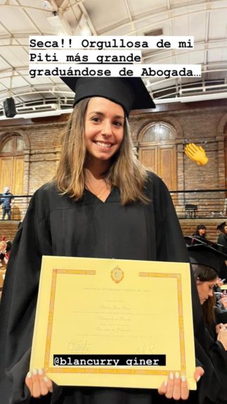 Hija Bárbara Rebolledo se graduó de la universidad