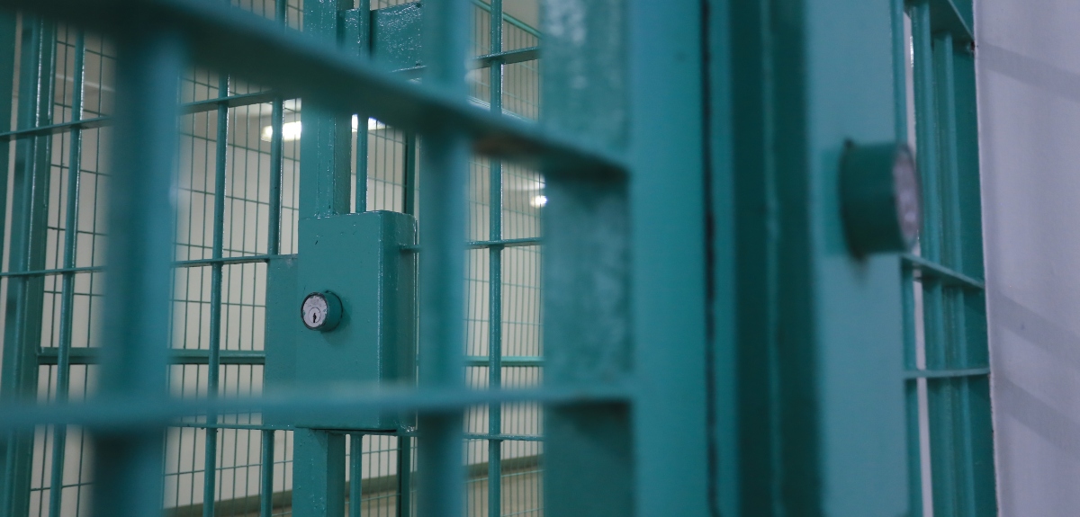 Interna dio a luz en pasillo de Cárcel de San Miguel en Navidad: anuncian sumario en Gendarmería