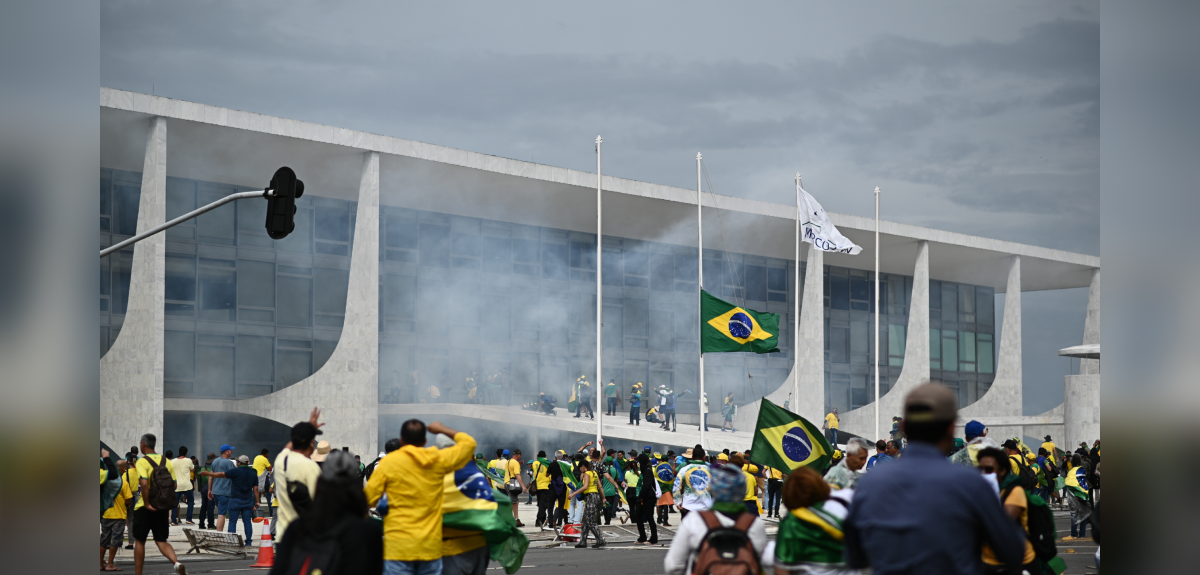 Las imágenes que dejó violenta invasión de 