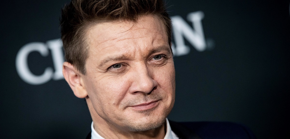Jeremy Renner compartió imagen desde el hospital tras grave accidente: dejó ver cómo quedó su rostro