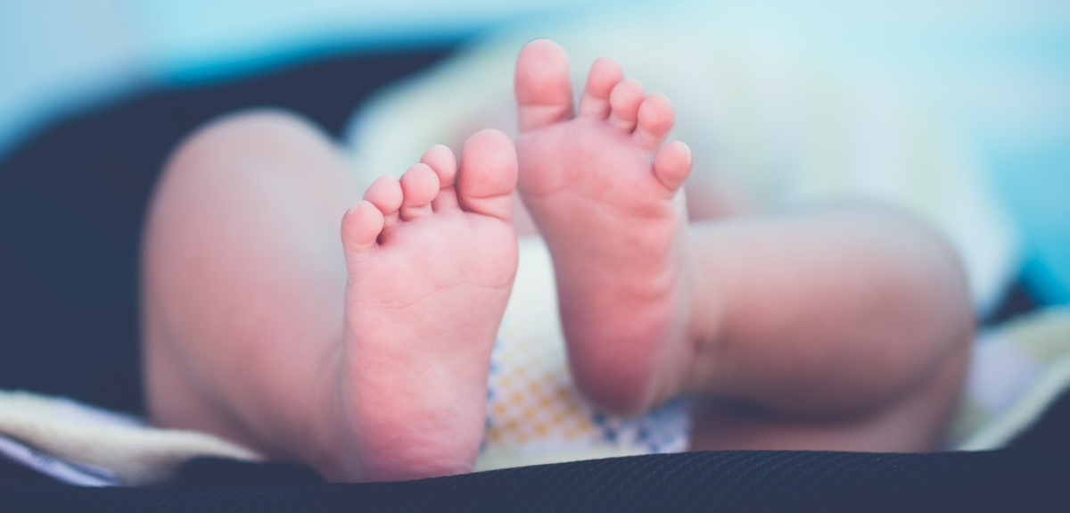 Madre denuncia posible caso de sustracción de menor tras dar a luz: descubrió doble certificado