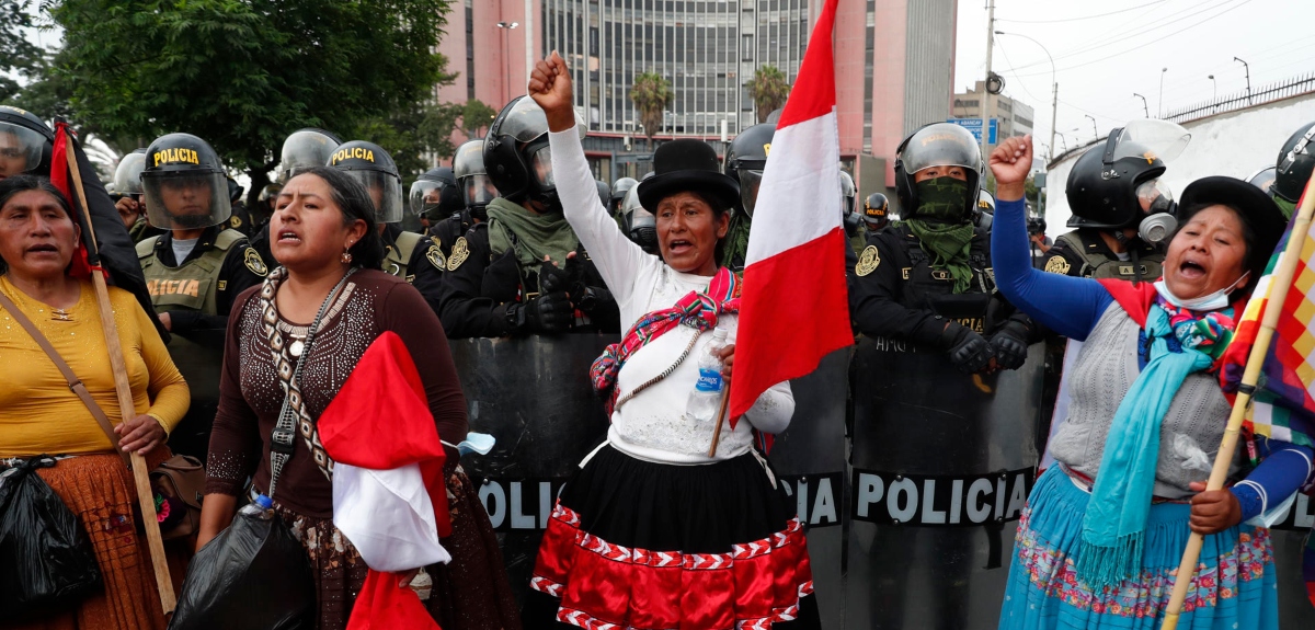 Enfrentamientos y ataques durante protestas en Perú dejan 60 muertos en todo el país