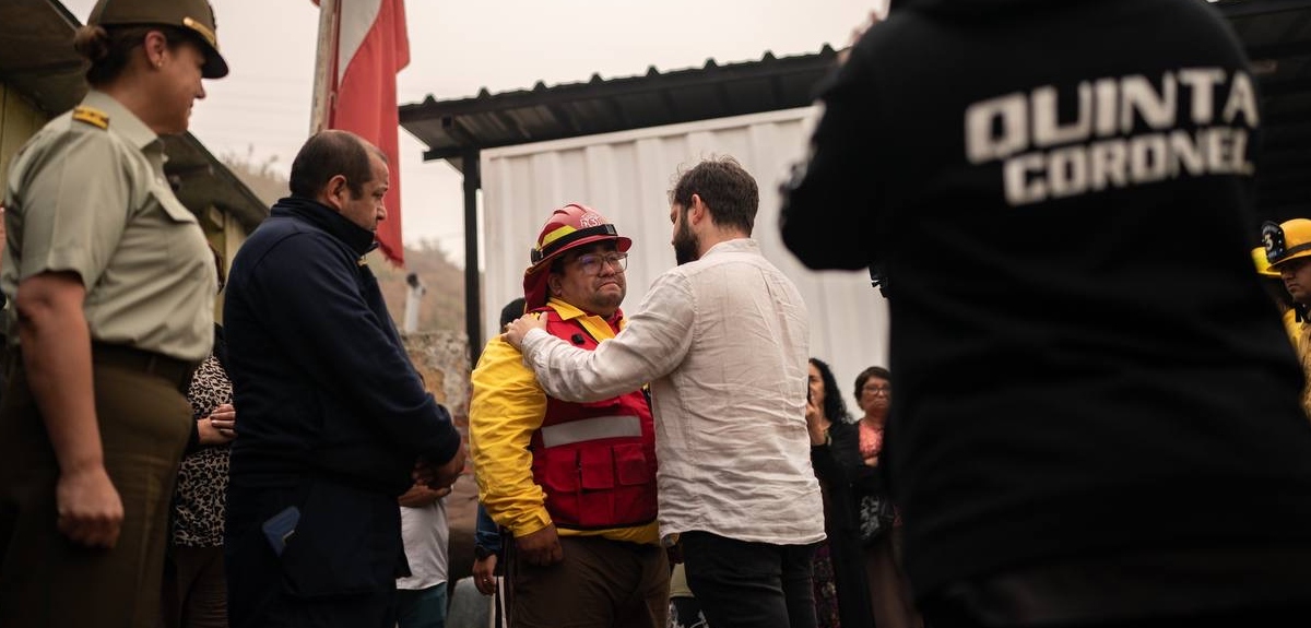 Presidente Boric asistió a velorio de Yesenia, bombera mártir de Coronel: 