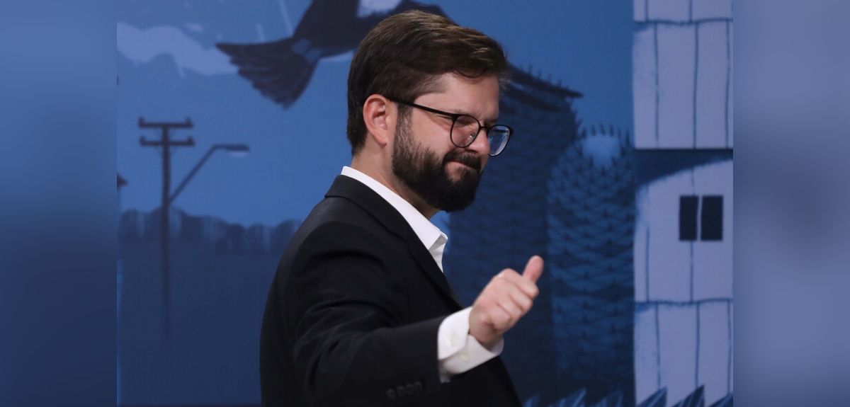 Cadem: aprobación de la gestión del Gobierno en los incendios forestales sube a 47%