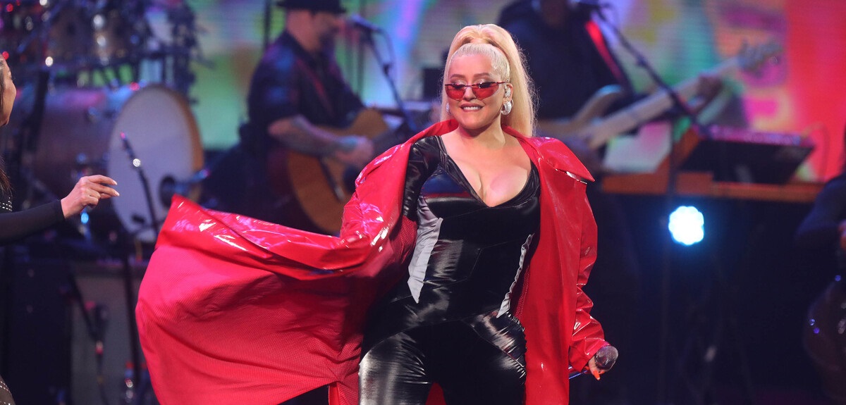 El tierno gesto de la pareja e hija de Christina Aguilera en su hotel: sorprendió a sus fans