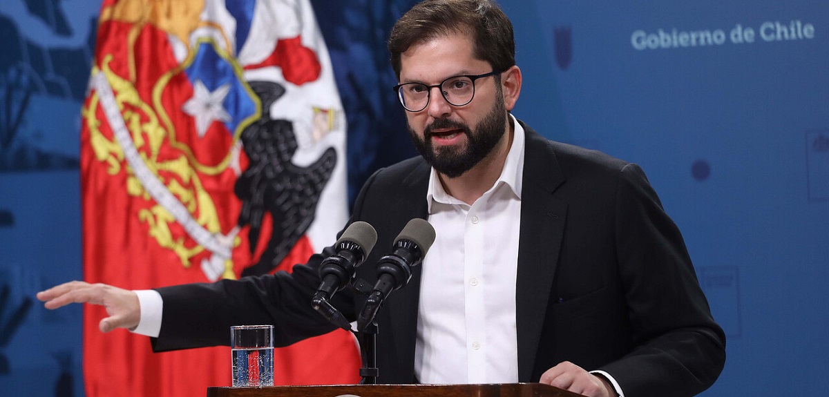 Cadem: aprobación del Presidente Boric subió dos puntos y anota su mejor semana desde noviembre