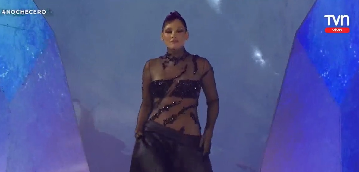 Kel Calderón deslumbró con diseño inspirado en la luz de la luna en 