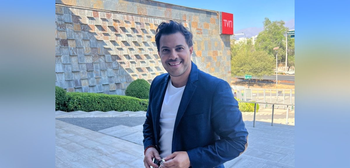 Simón Oliveros arriba a TVN