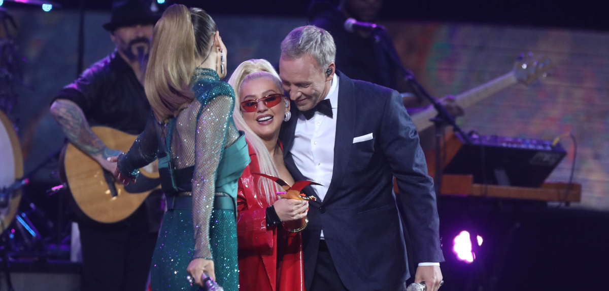 Martín Cárcamo y María Luisa Godoy fueron blanco de bromas por su inglés con Christina Aguilera