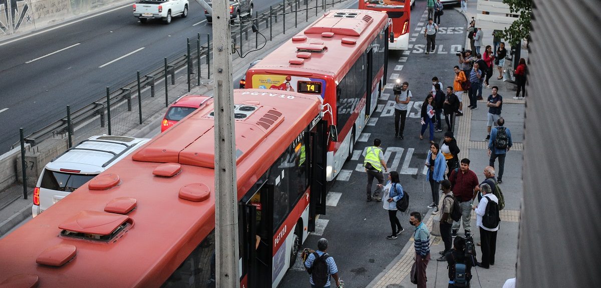 Buses apoyo Metro falla 
