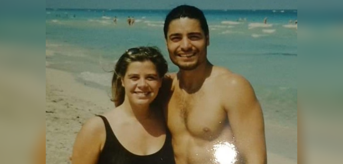 Chilena causa furor en redes al compartir antigua fotografía junto a Chayanne en zunga