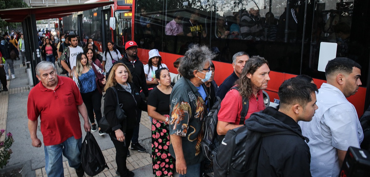 Falla con carro en Línea 4 del Metro generó caos en paraderos: servicio ya fue restablecido