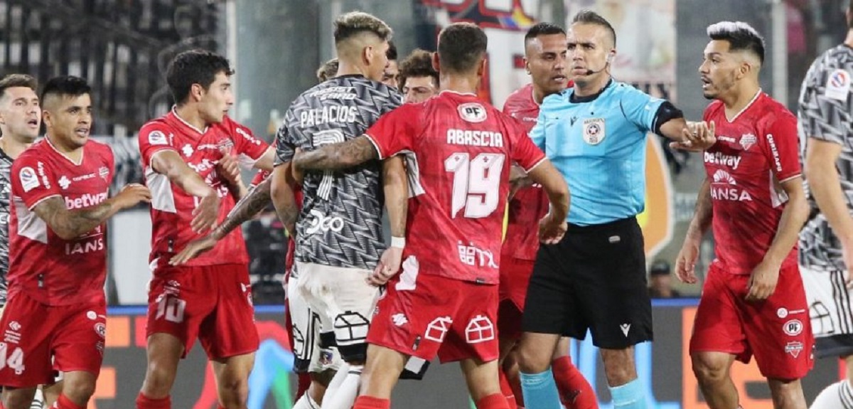 Colo Colo vs Ñublense: informe arbitral reveló insultos de grueso calibre entre Palacios y Rubio
