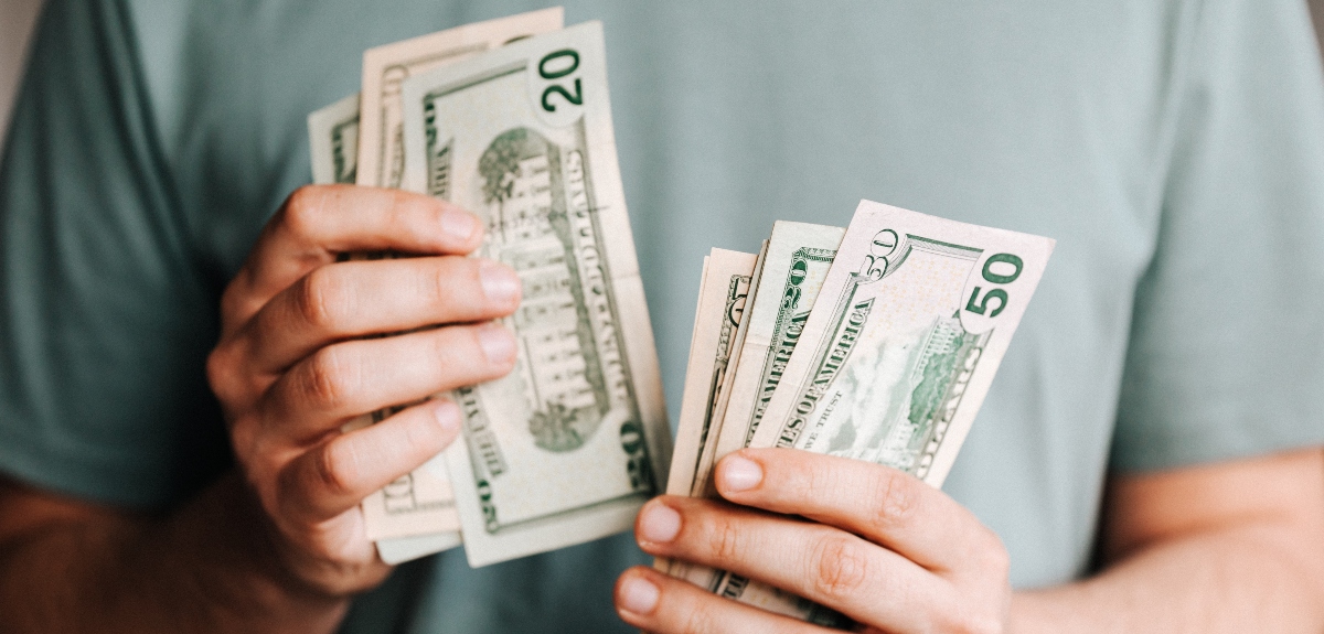 Hombre irá a prisión por someter a esposa a un ahorro estricto: hasta le limitaba el papel higiénico