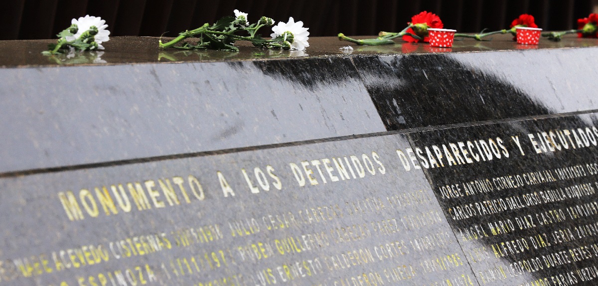 Informan hallazgo de 89 cajas con osamentas de posibles detenidos desaparecidos en la U. de Chile