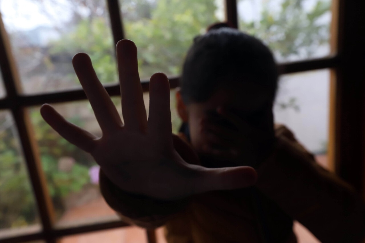 Madre que dio palmadas en manos y glúteos a su hija de 11 años fue formalizada en Punta Arenas