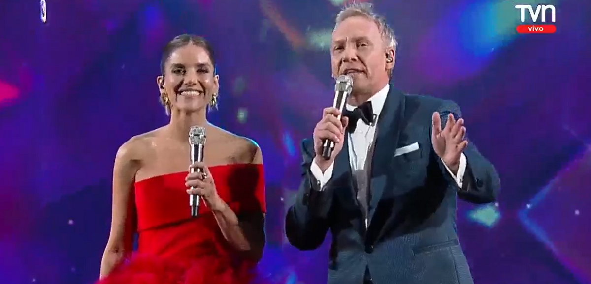 María Luisa Godoy se lució con vestido rojo en la primera noche del Festival de Viña