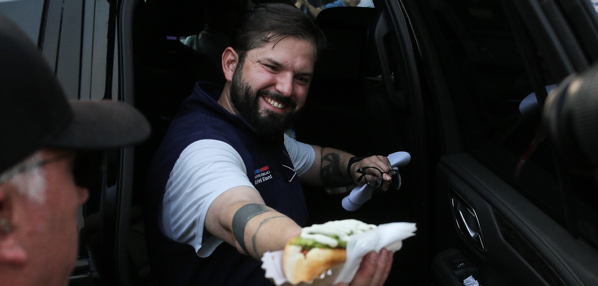 Food truck se despidió del presidente Boric con un completo en Santa Juana: 
