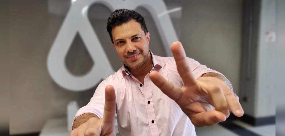 Simón Oliveros confirma su salida de Mega tras 12 años: 