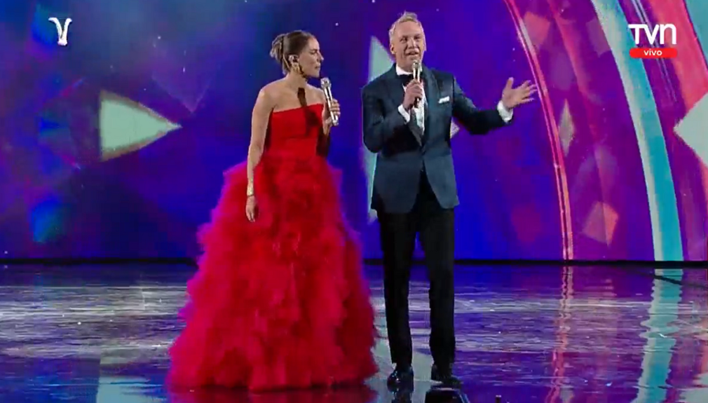 María Luisa Godoy se lució con vestido rojo en la primera noche del Festival de Viña