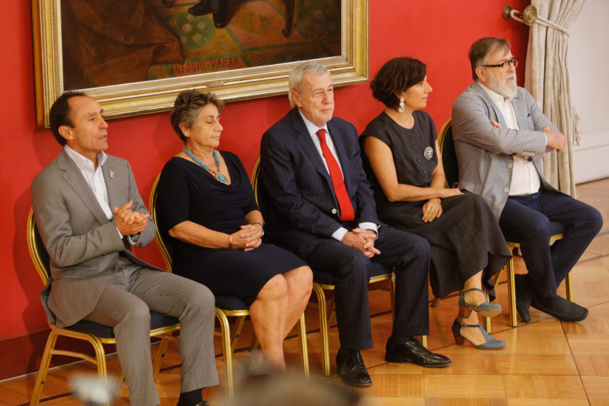 Presidente Boric concreta caótico segundo cambio de gabinete con retraso y cambios de última hora.