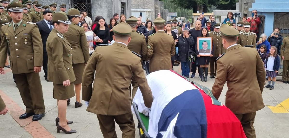 Funeral del cabo Salazar: General Yáñez otorgó ascenso póstumo a carabinero asesinado en Concepción