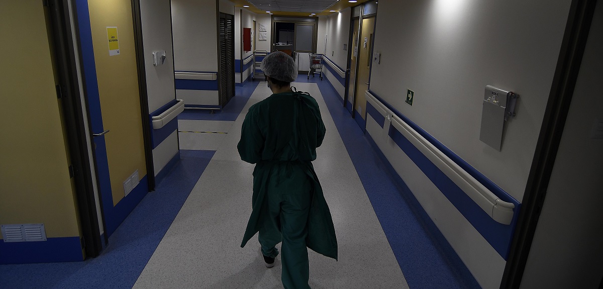 Médicos protagonizan violenta riña en Hospital de Coronel: uno habría resultado herido de gravedad