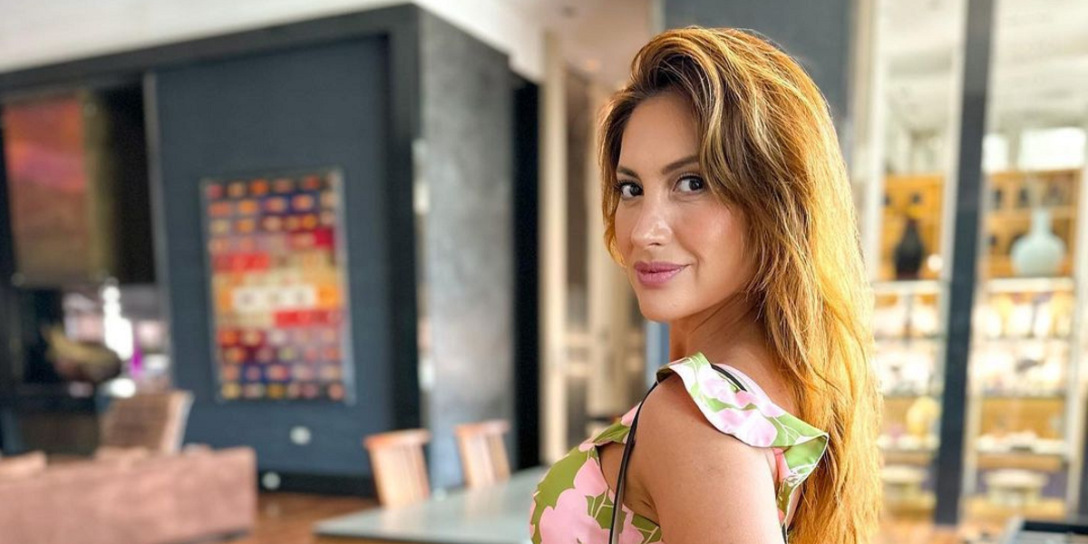 Karen Bejarano llamó la atención tras revelar que viajará al extranjero por importante proyecto