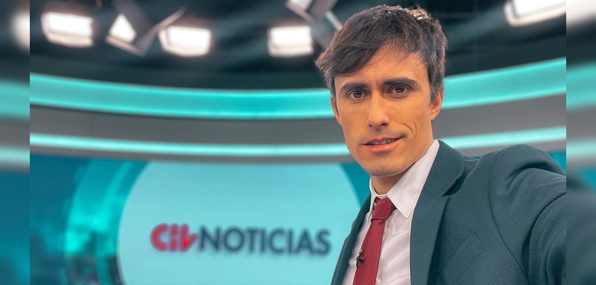 Roberto Cox se mostró chocho al presentar a su hermana artista en CHV Noticias: 