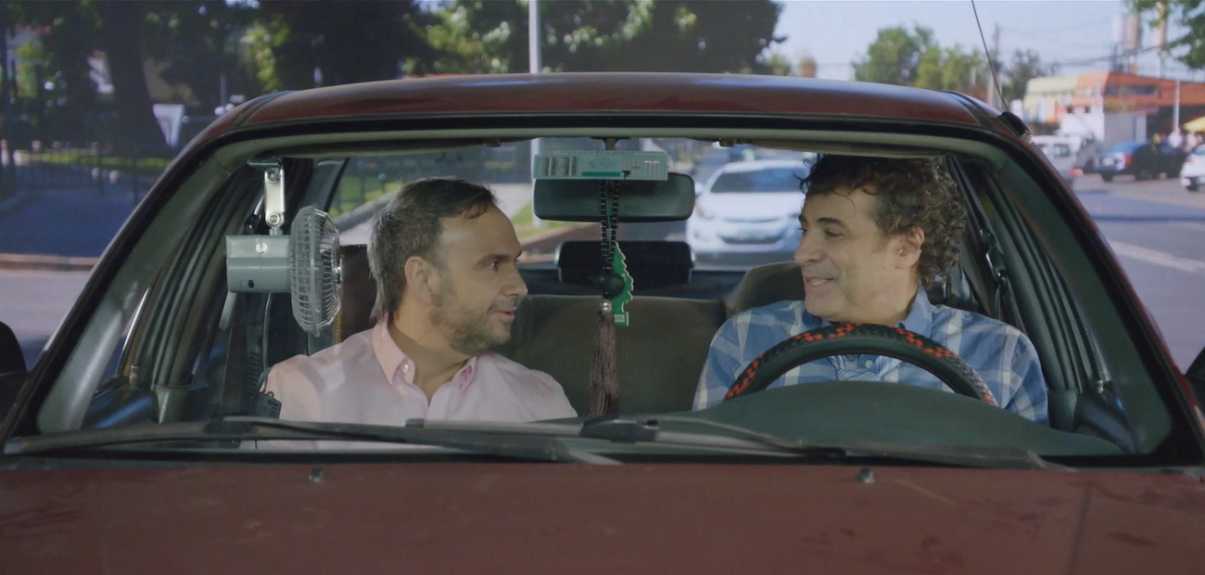 Querido periodista de Mega tuvo inesperada aparición en Casado con hijos: sacó risas en la audiencia