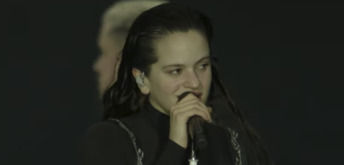 Rosalía trolleó al público de Lollapalooza con famosa arenga chilena: 